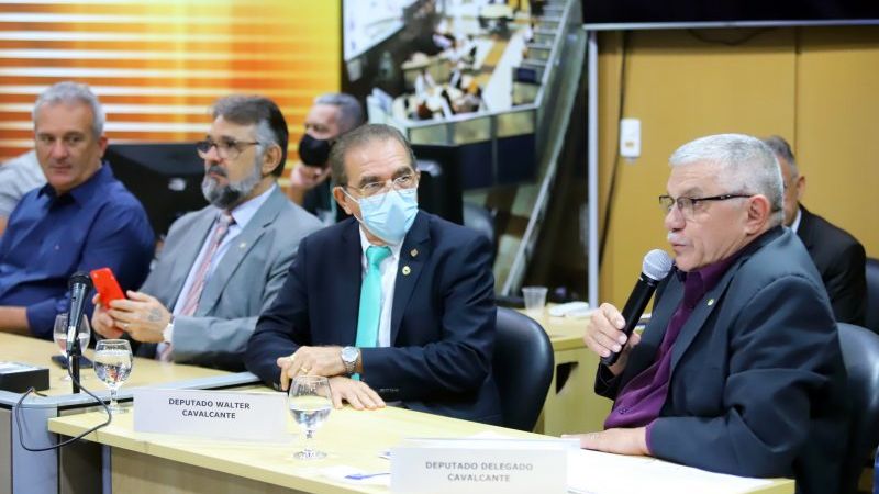 O deputado estadual Delegado Cavalcante (PL) em audiência pública na Assembleia Legislativa do Ceará.