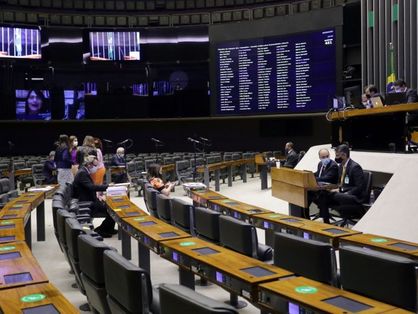 Câmara dos Deputados aprova permanência de R$ 400 para Auxílio Brasil