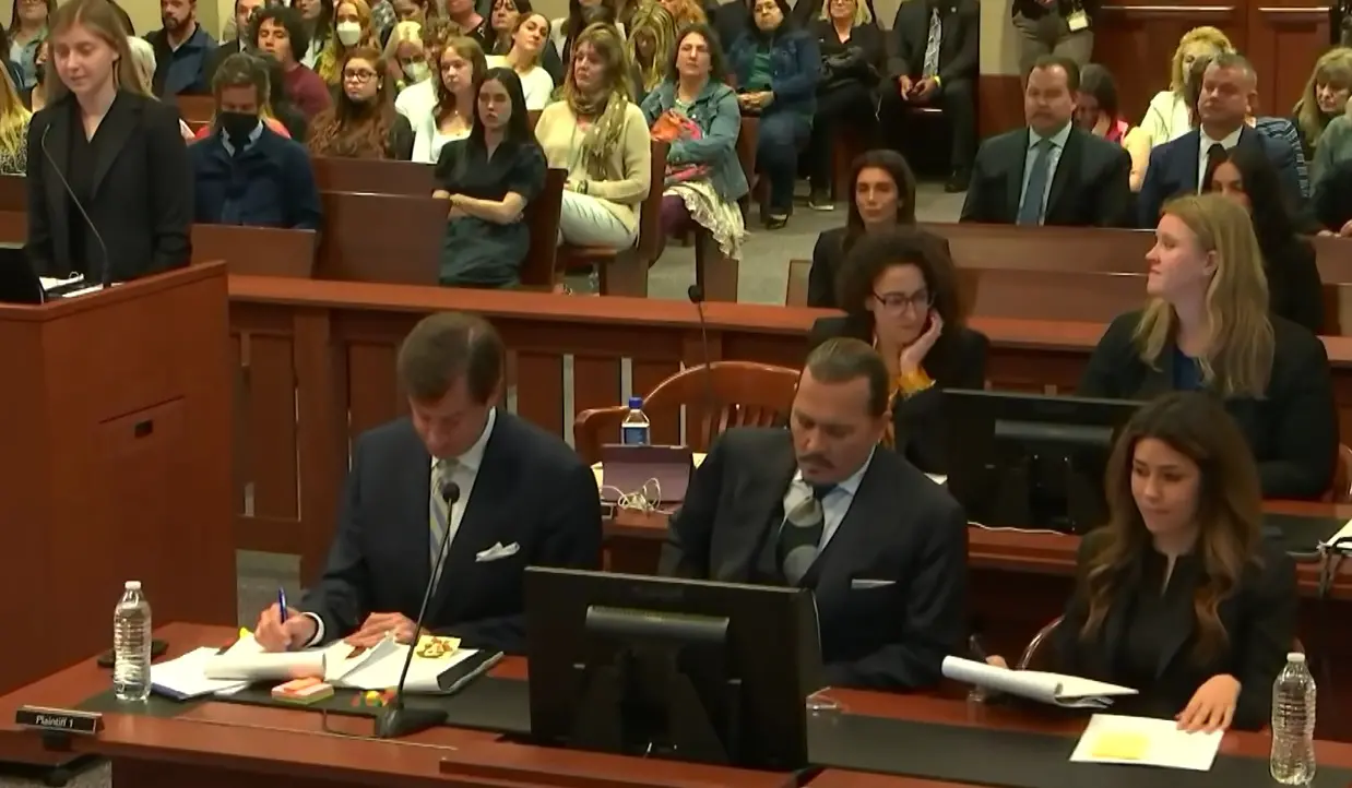 Ator entrou com ação por danos morais contra a ex-companheira