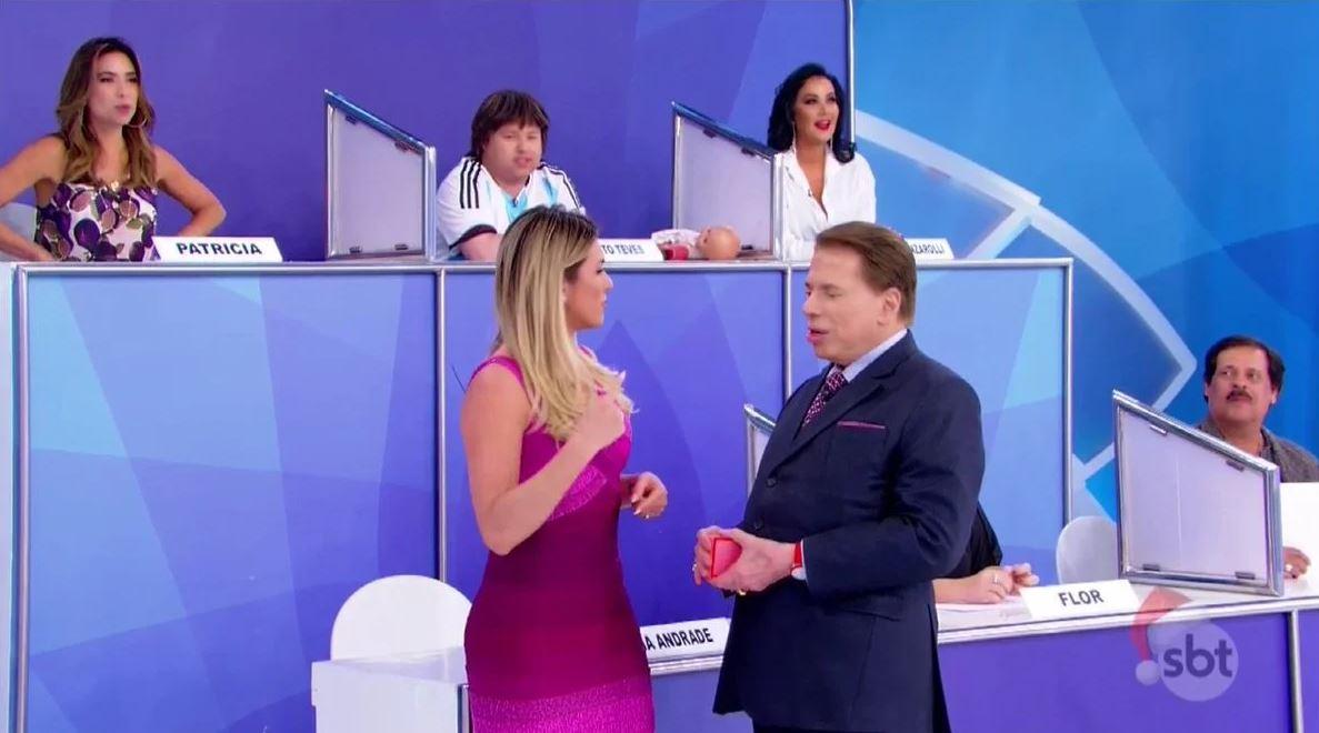 Lívia Andrade e Silvio Santos no 'Programa Silvio Santos'