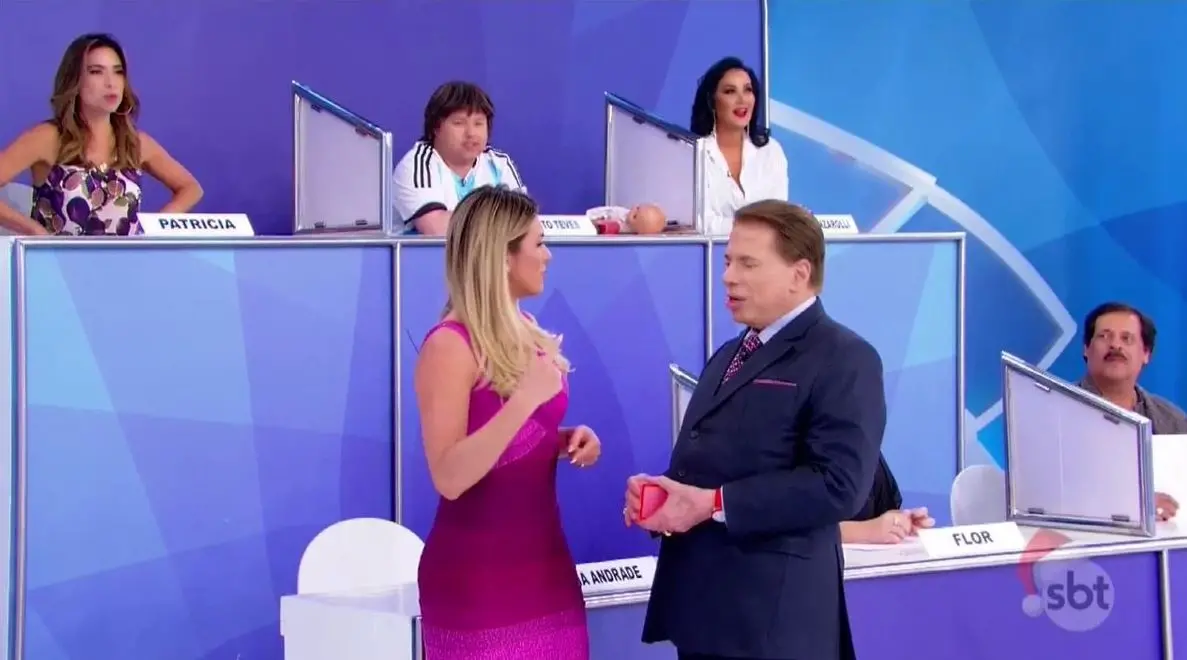 Lívia Andrade e Silvio Santos no 'Programa Silvio Santos'