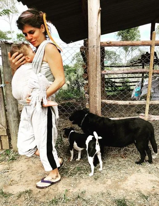 Netos de Ana Maria crescem em contato com animais, árvores e flores