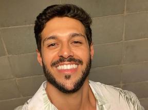 Rodrigo Mussi sorrindo