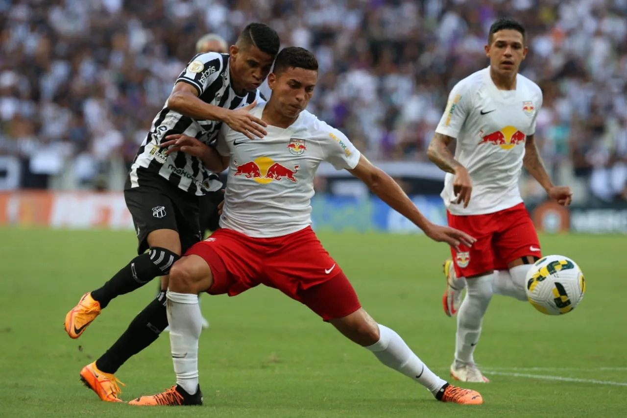 Ceará e RB Bragantino se enfrentaram neste sábado (30) na Arena Castelão