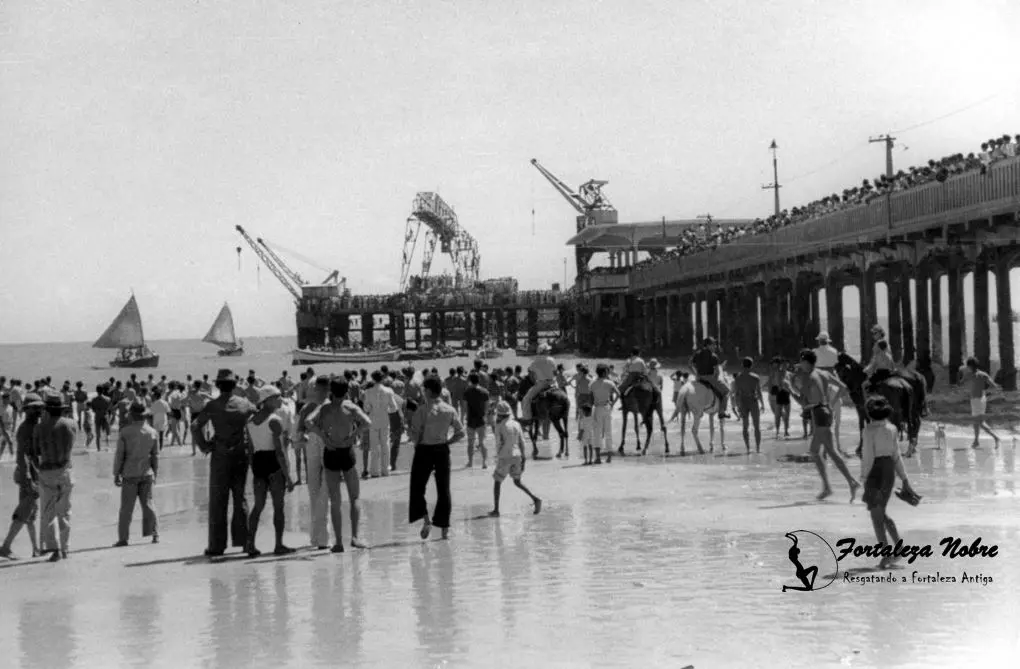 Movimentação na Ponte do Poço da Draga nos anos 1930