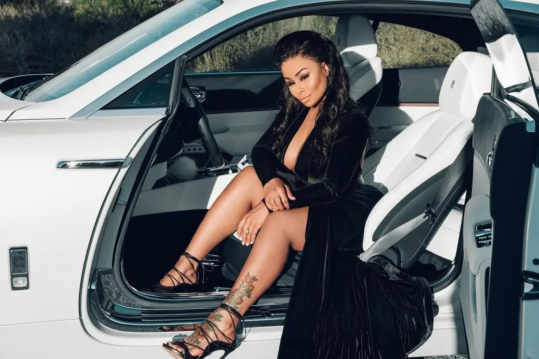 Influenciadora já mostrou imagens de veículos em redes sociais