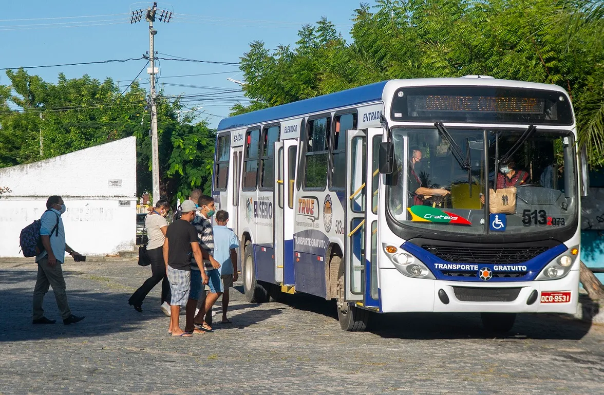 Na iniciativa mais recente, aplicativo permite a checagem do horário do ônibus.