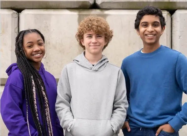 Atores Walker Scobell,  Leah Sava Jeffries e Aryan Simhadri