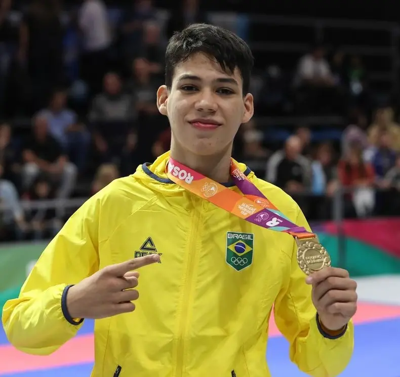Cearense Juan Rodrigues colocou o Brasil no lugar mais alto do pódio, no karatê