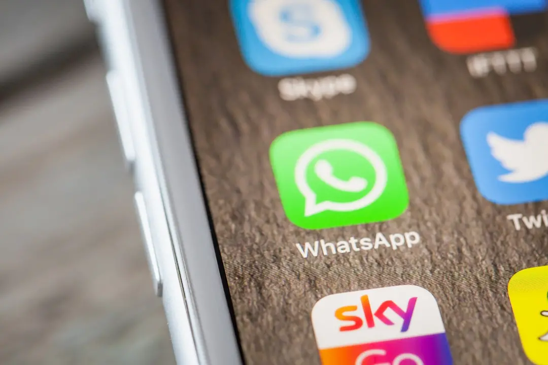 Imagem da notícia: WhatsApp libera grupos com 256 pessoas, mas recurso só chega ao Brasil depois das eleições