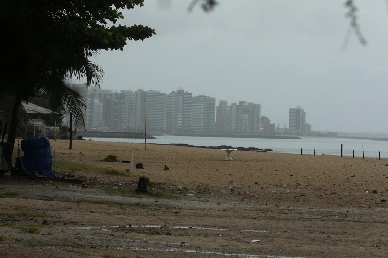 Chuva na Av. Beira-mar, em Fortaleza