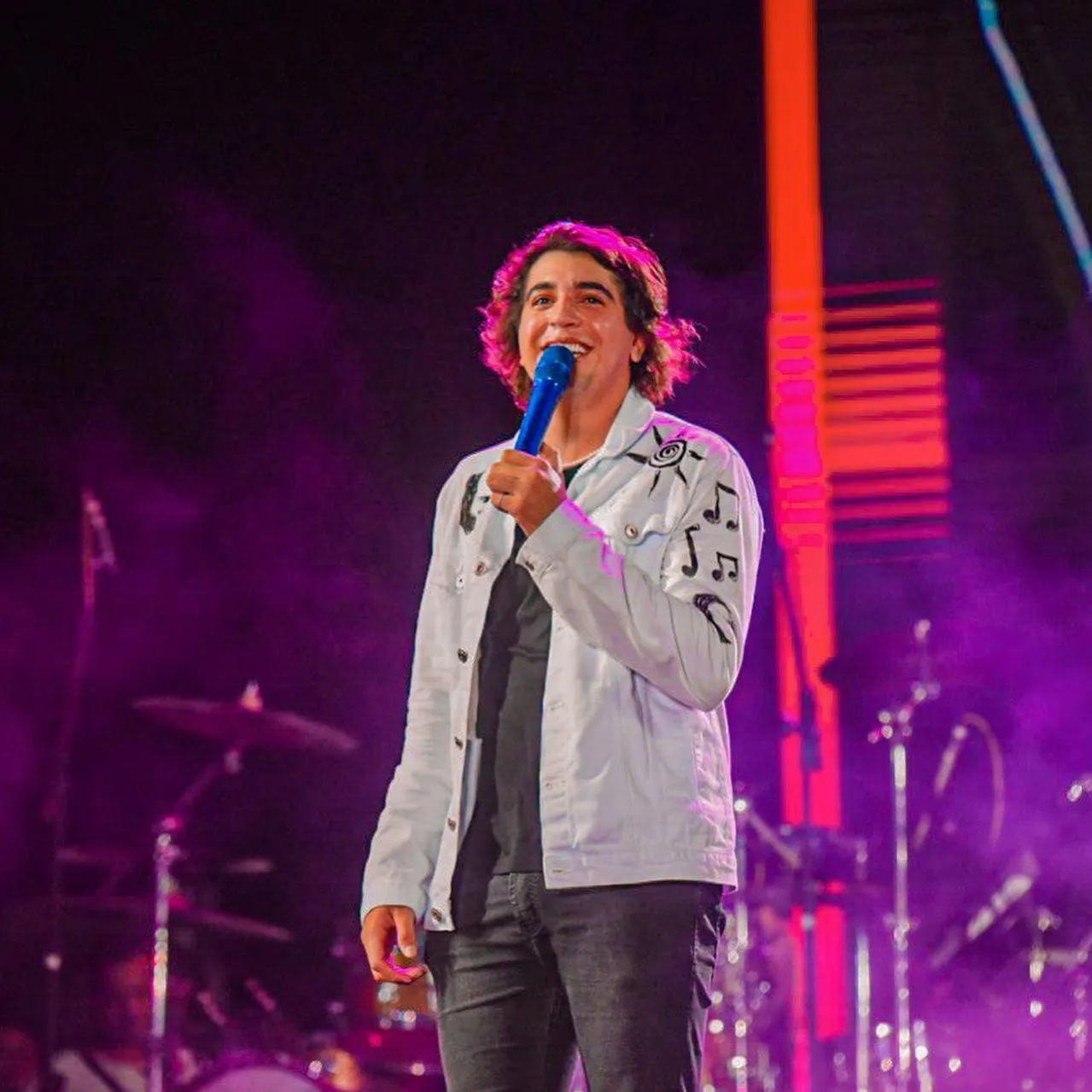 Durante show de abertura do evento, Nattan falou de emoção em poder cantar em Fortaleza