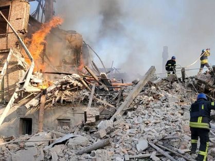 Destroços de escola bombardeada pela Rússia em Bilohorivka, na Ucrânia