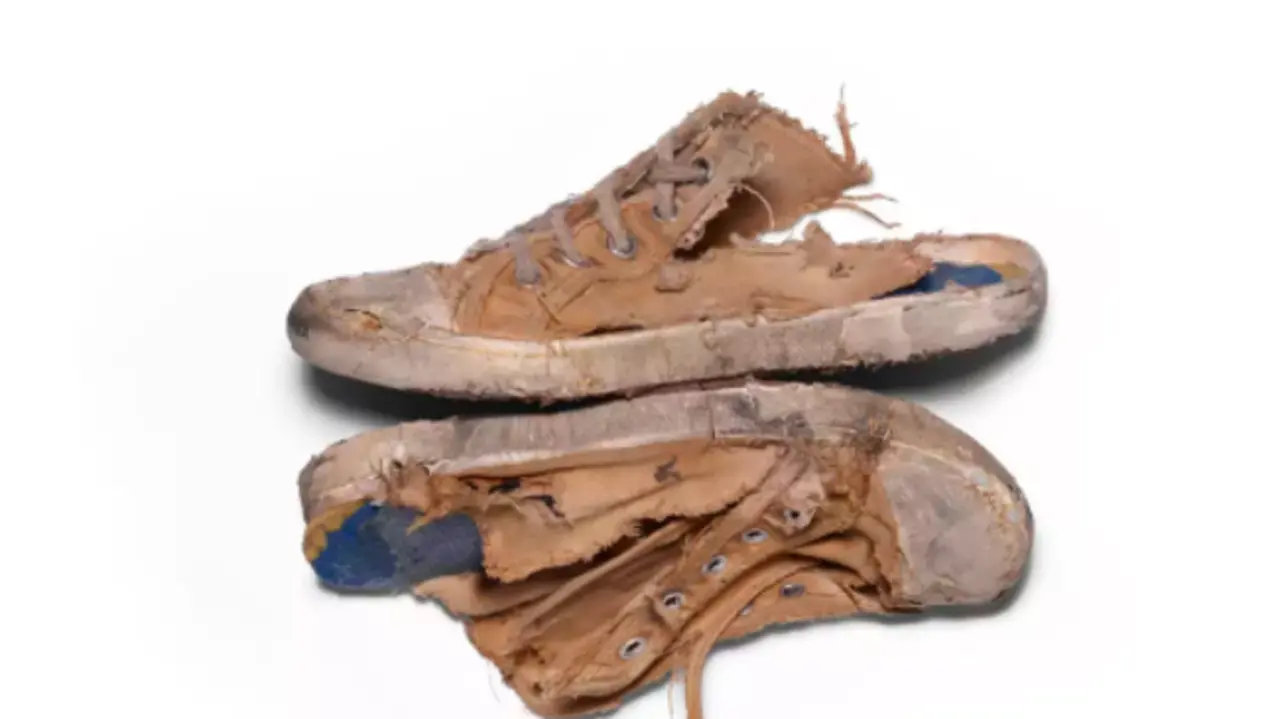 Tênis destroyed da Balenciaga