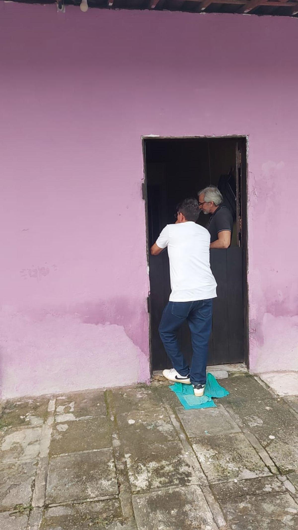 momento do resgate de menina de 13 anos mantida em cárcere privado '