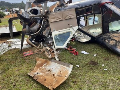 Destroços de avião após piloto fazer pouso de emergência em Boituva
