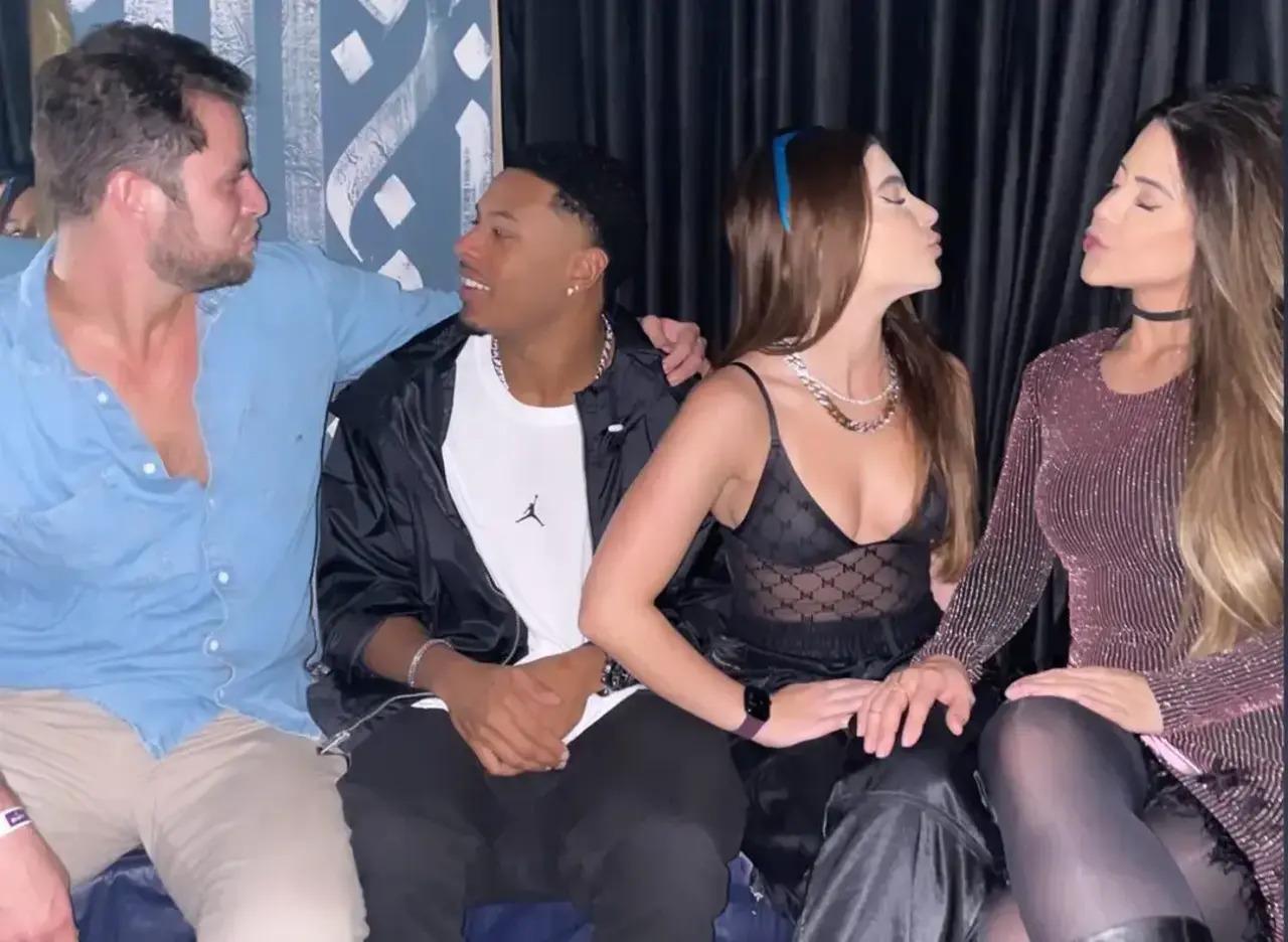 Casais aparecem rede social em brincadeira