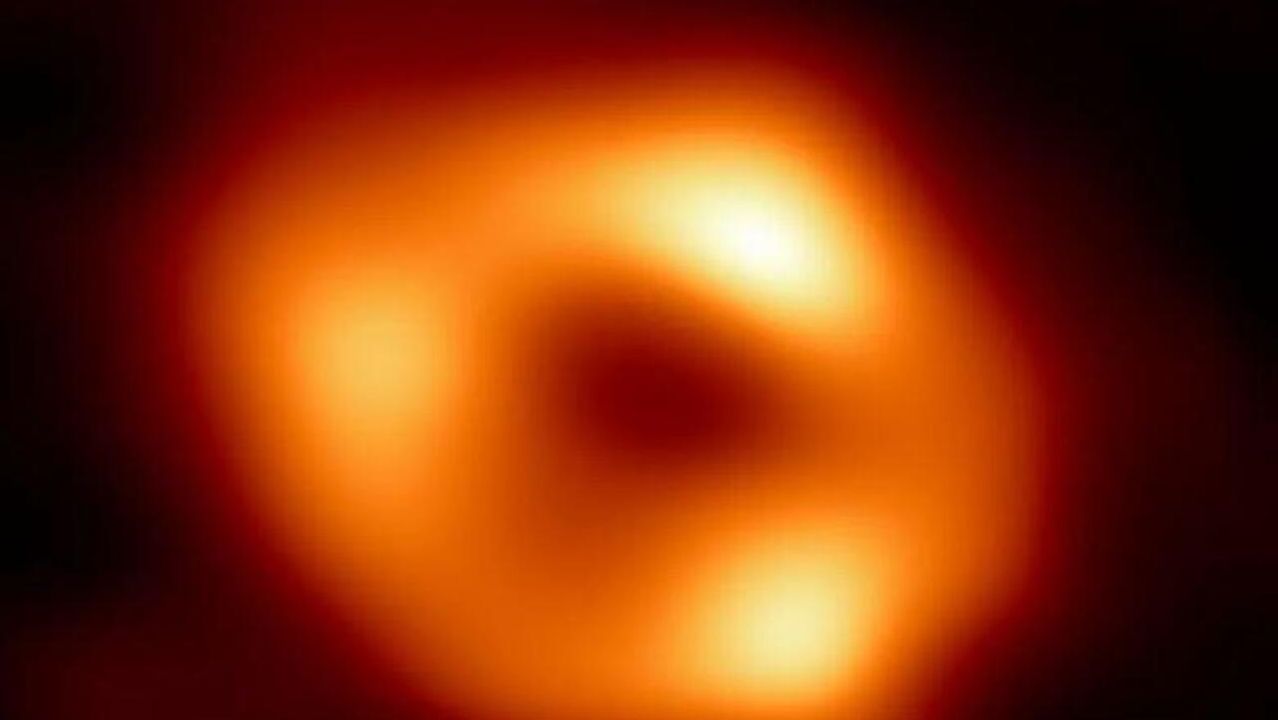 Foto do primeiro buraco negro fotografado na via láctea