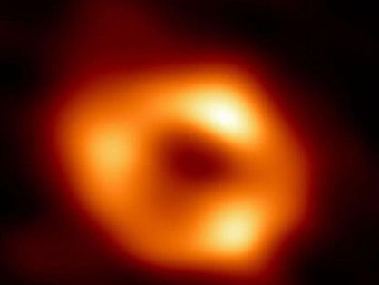 Foto do primeiro buraco negro fotografado na via láctea