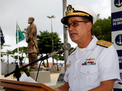 Almirante Almir Garnier Santos durante a inauguração do monumento em homenagem ao Almirante Tamandaré