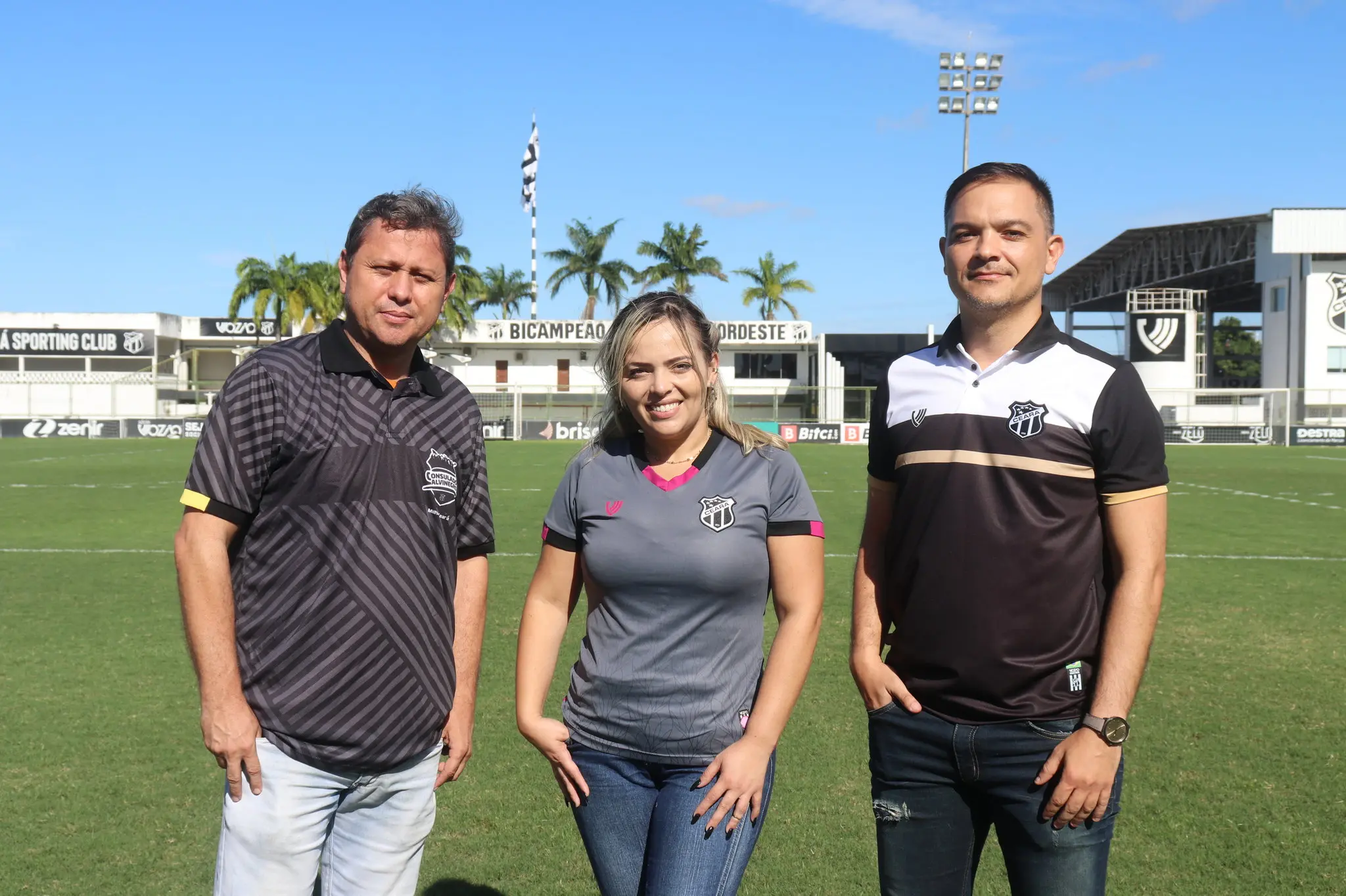 Francisco Belchior (gerente dos consulados), Ana Cláudia Dias (assistente social) e Marcus Vinícius (presidente do Projeto Ceará 2000)