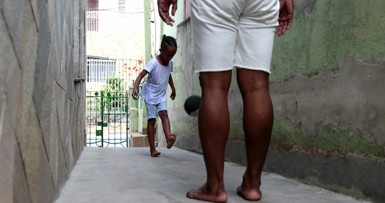 Ausência do pai impacta em aspectos emocionais das crianças que também passam a lidar com conflitos familiares
