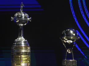 Troféu da Libertadores e da Sul-Americana