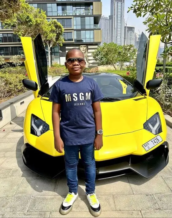 Carro de luxo do bilionário mais jovem do mundo