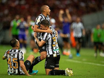 Nino Paraíba comemora gol marcado contra o Flamengo neste sábado (14) com Lima e Victor Luís