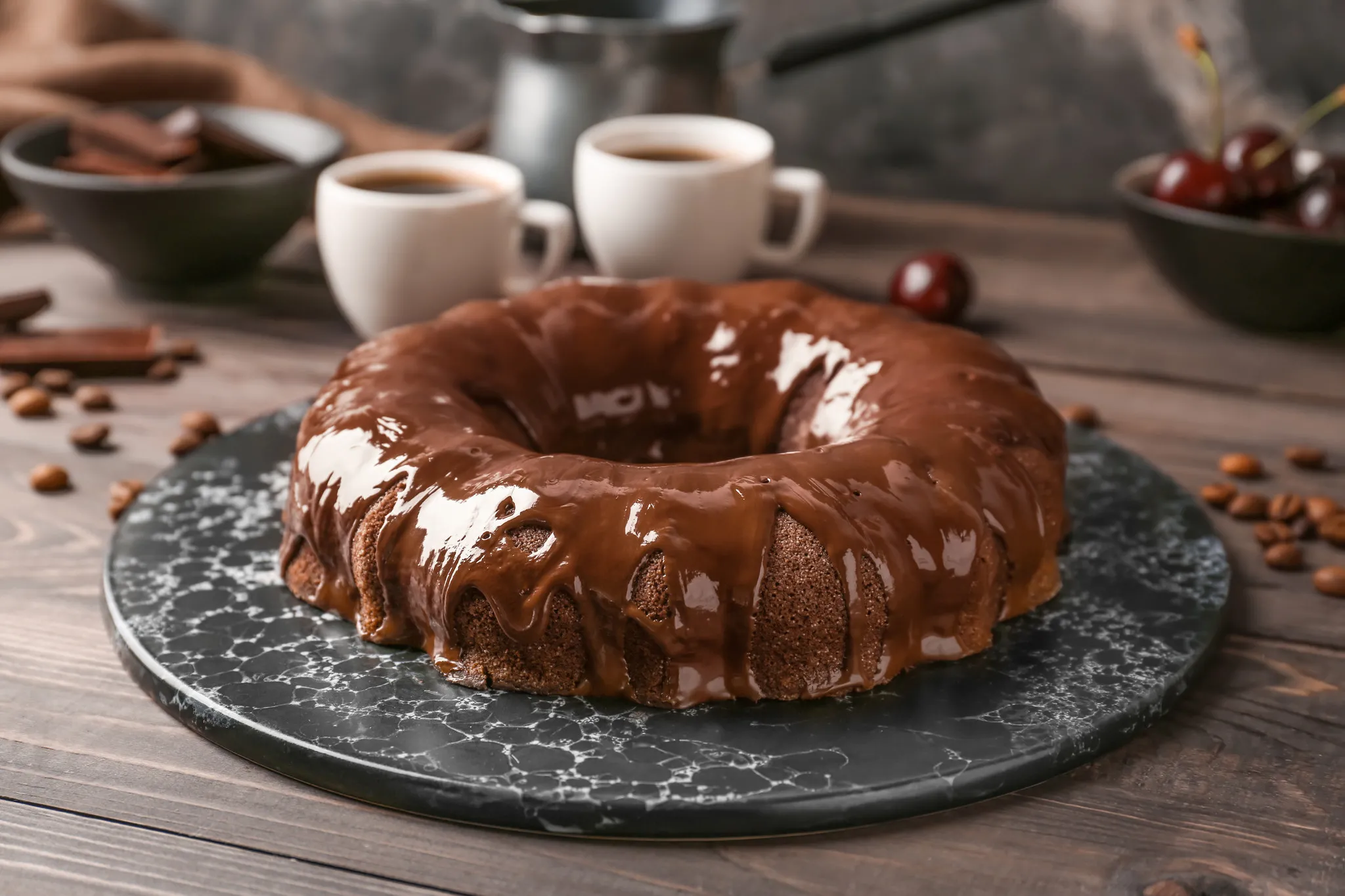 Receita é coberta por uma generosa camada de chocolate