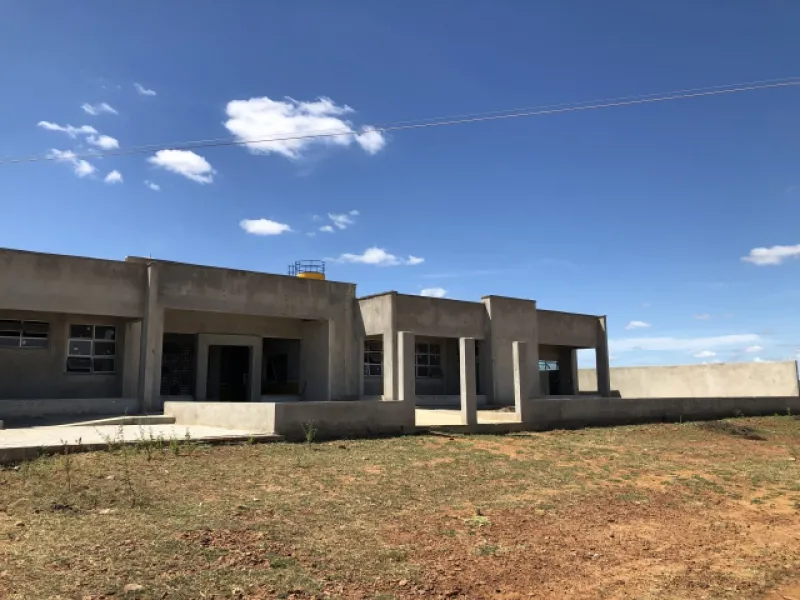 Obra de creche em Independência ainda aguarda 35% dos recursos pactuados em convênio.