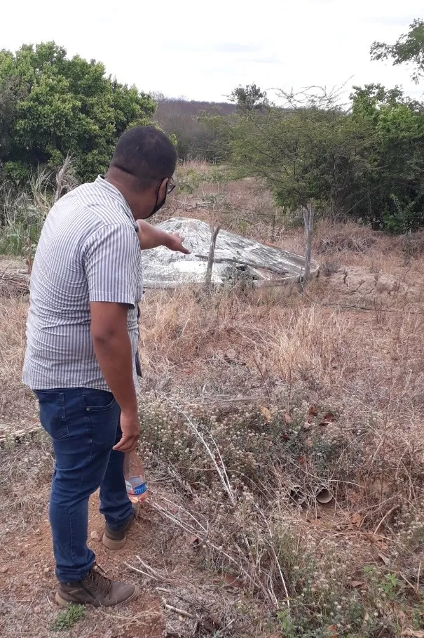 Com índices reduzidos ano atrás de ano, os açudes da região do Sertão Central encontraram severa dificuldade de conquistarem recarga hídrica, a agricultura precisa se reinventar para que a produção permaneça viável e comunidades – sobretudo as difusas – têm o acesso a água limitado.
