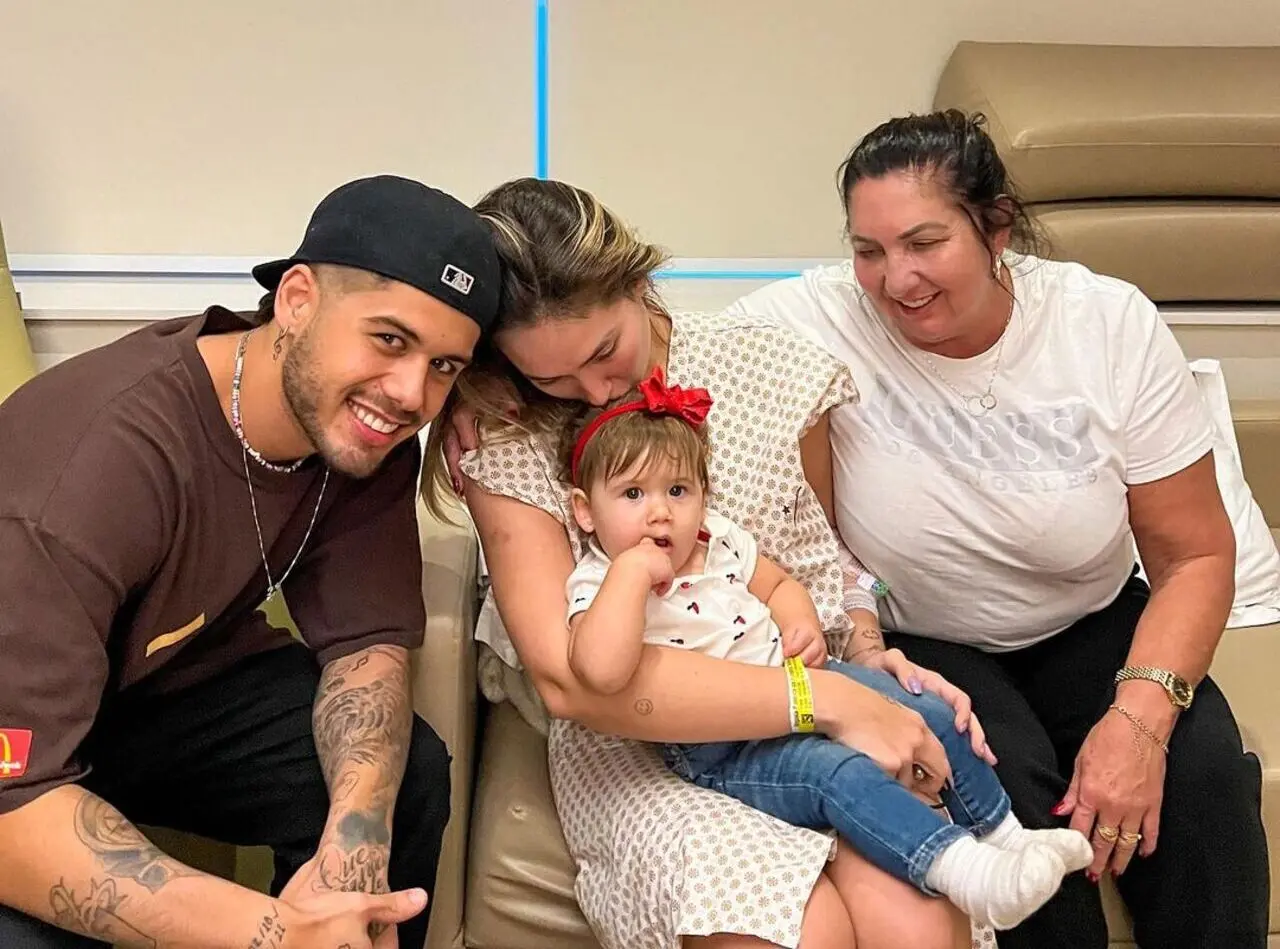 Virginia postou foto ao lado da família em rede social