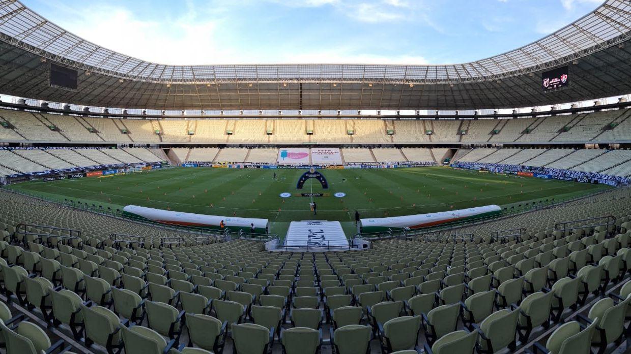 Imagens em plano aberto da Arena Castelão