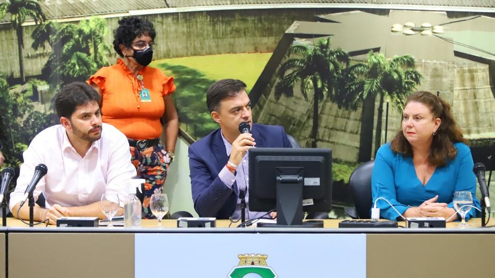 Comissão especial que avalia contrato de concessão da Enel. Na foto, estão em destaque os deputados Guilherme Landim, Fernando Santana e Fernanda Pessoa.