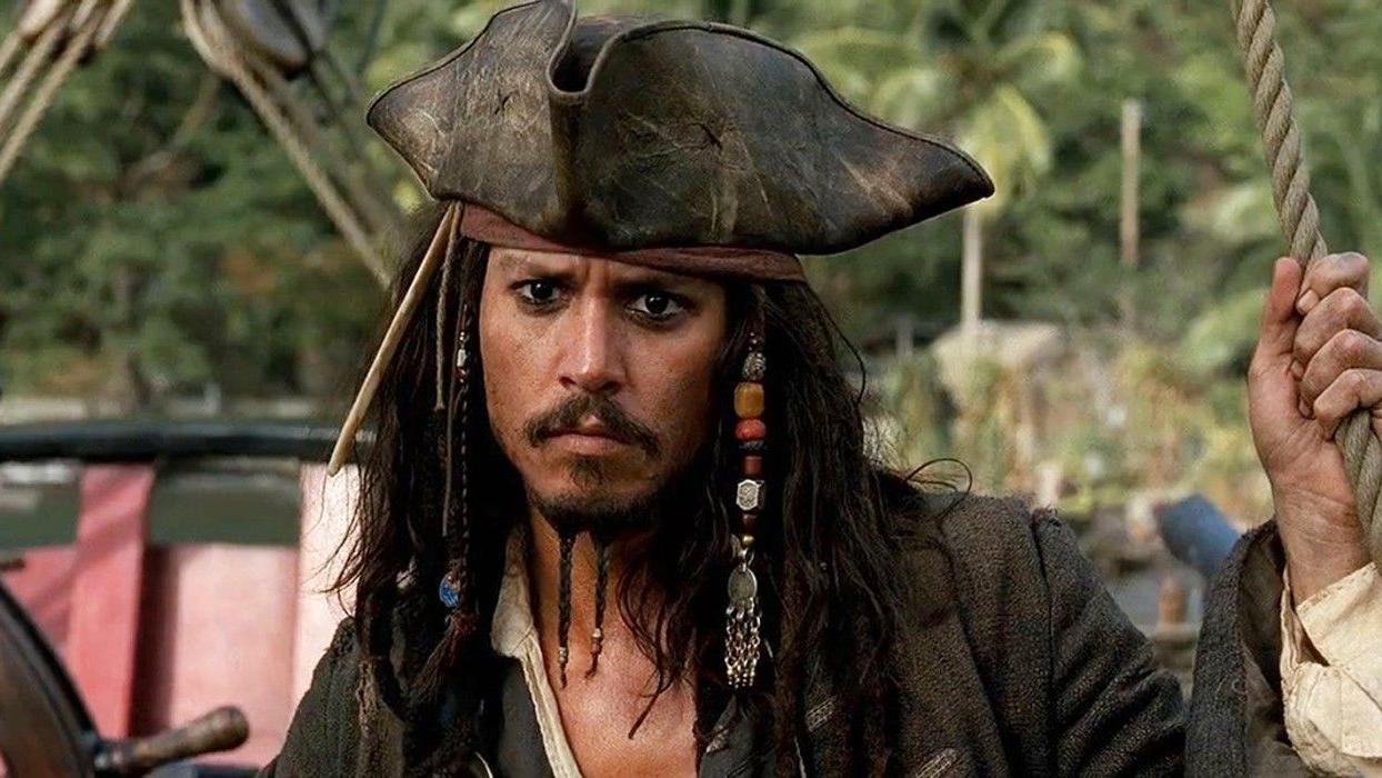 Filha de Johnny Depp revela motivo de não comentar batalha