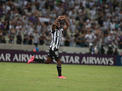 Mendoza comemora gol pelo Ceará