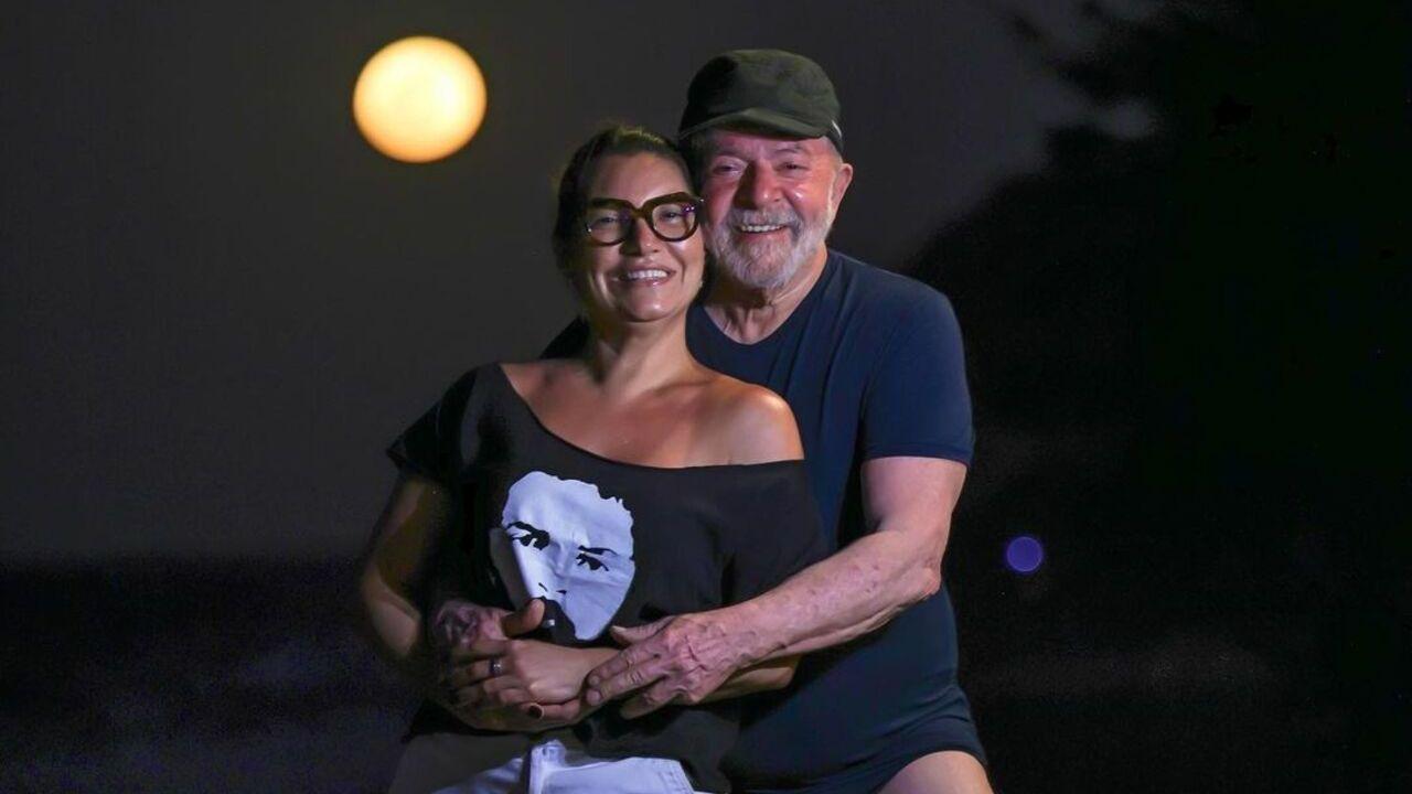 Lula e Janja em foto a noite.