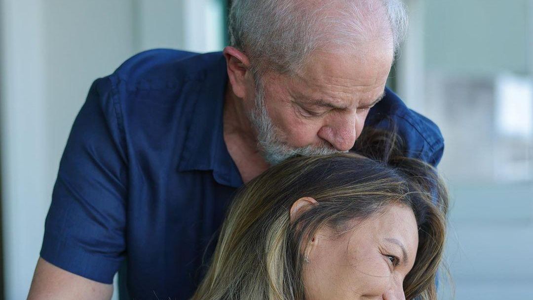 O casal mora junto desde 2019, quando assumiu publicamente o relacionamento, após Lula sair da prisão