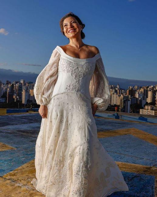 Janja, esposa de Lula, usando vestido de noiva