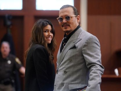 Camille Vasquez e Johnny Depp no tribunal