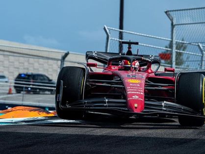 Imagem mostra carro de corrida de Fórmula 1