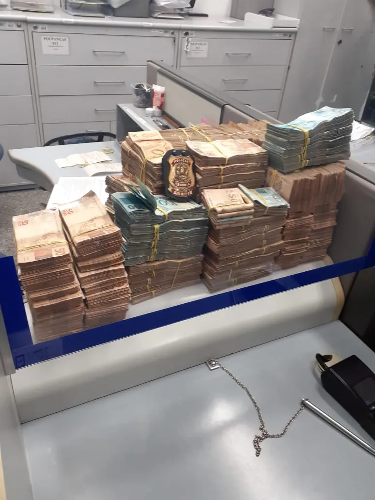 PF apreende R$ 930 mil em espécie em escritório de advocacia de São Paulo