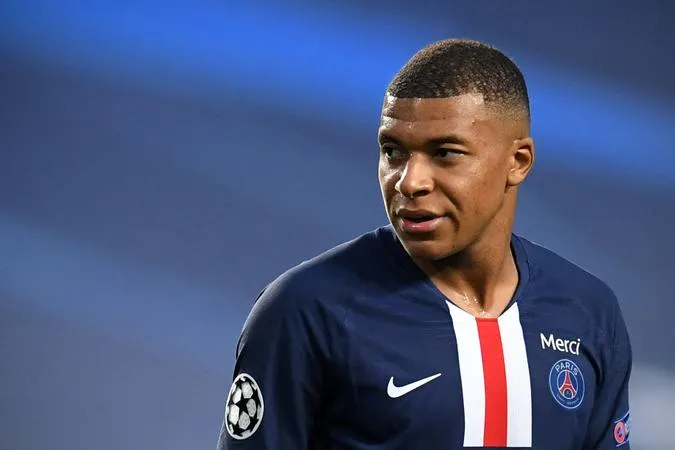 Mbappé renovou com PSG até 2025