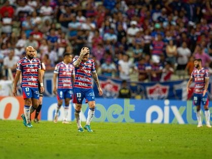 Jogadores do Fortaleza lamentam gol sofrido