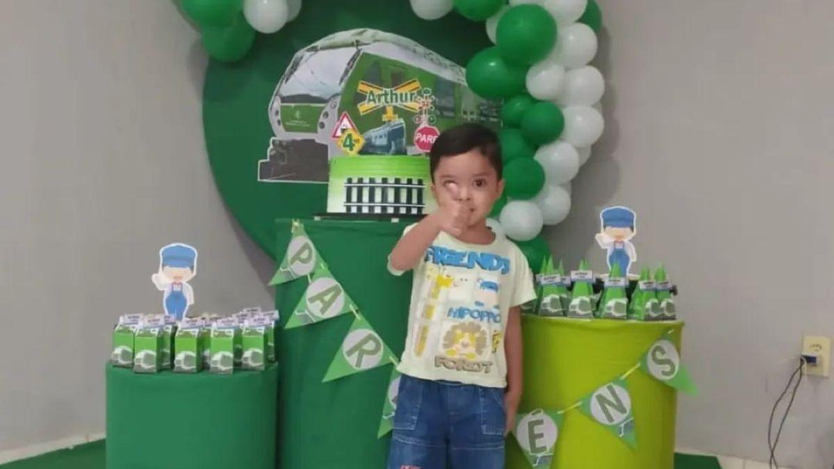 Menino de 4 anos escolhe sua família como tema de aniversário