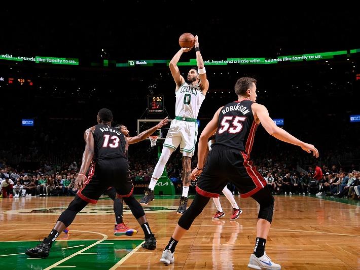 Jogo NBA ontem: Warriors viram série sobre Celtics e podem ser campeões na  quinta - Jogada - Diário do Nordeste