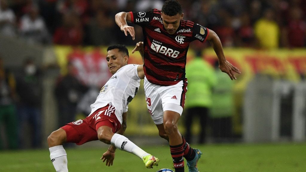 Flamengo vence Sporting Cristal no Maracanã pela Libertadores
