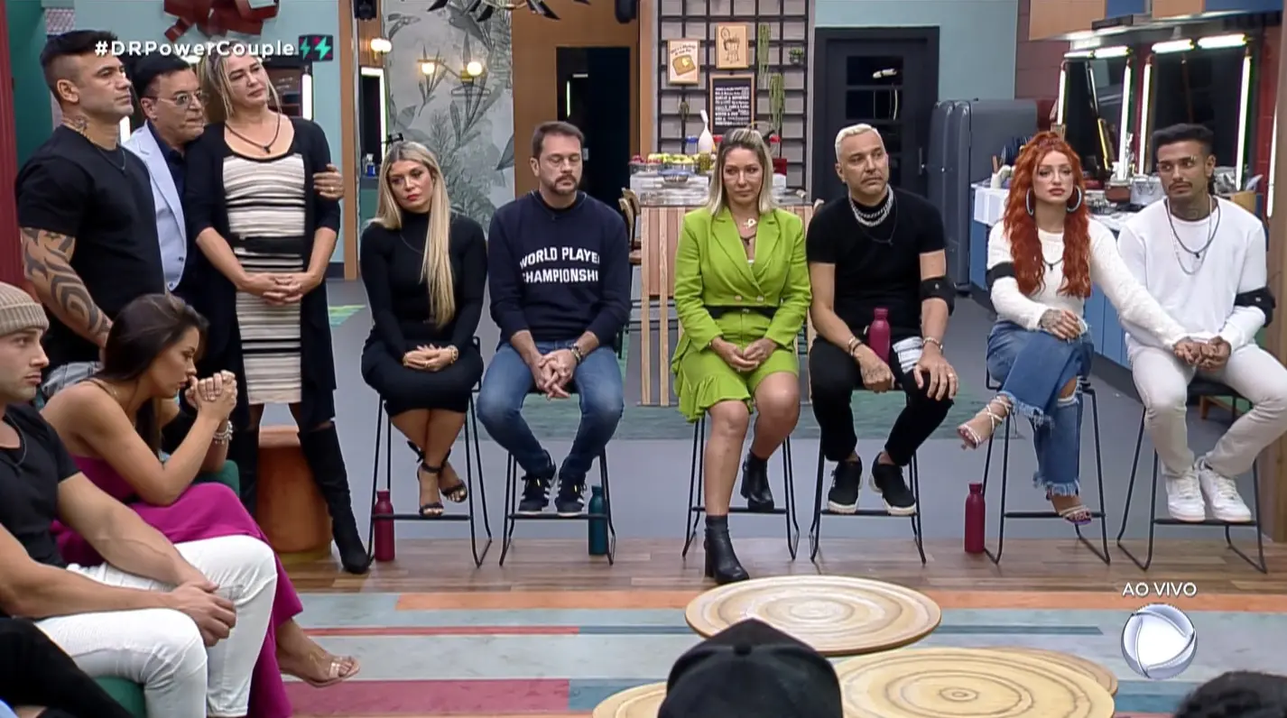 Casais disputam votos do público para continuarem no Power Couple Brasil 6 e o menos votado deixa o reality