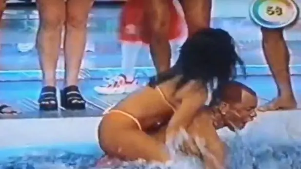 Solange Gomes e Anderson do Molejo na banheira do Gugu